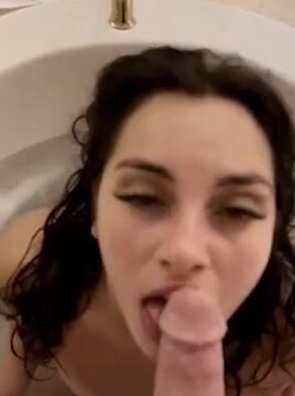 Brattygbaby aka Gbabyfitt He Cums In My Mouth While I’m Taking A Bath – POV Blowjob